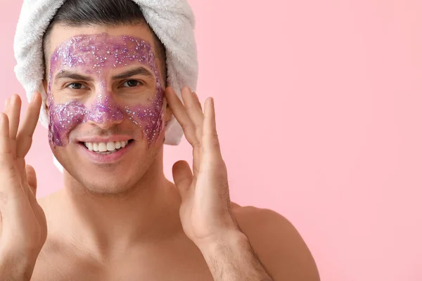 Handsome Man Glitter Mask Towel Pink Background — Stock Photo, Image