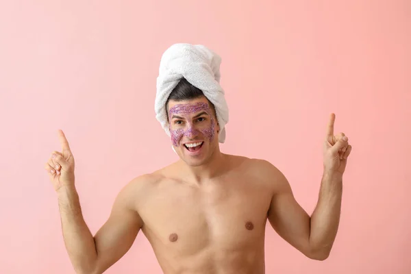 Handsome Man Glitter Mask Towel Pink Background — ストック写真