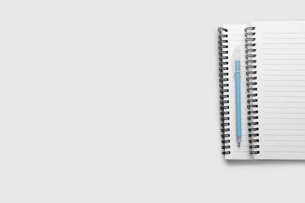 Notebooky Pero Světlém Pozadí — Stock fotografie