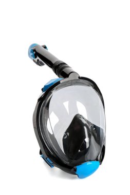 Beyaz arka planda modern şnorkel maskesi