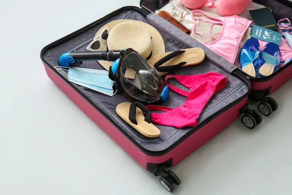 Suitcase Beach Accessories Snorkeling Mask Light Background — ストック写真