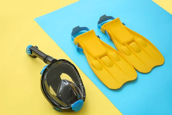 Pagaie Con Maschera Snorkeling Sfondo Colore — Foto Stock