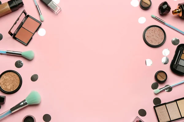 Összetétel Smink Ecset Kozmetikai Termékek Rózsaszín Alapon — Stock Fotó