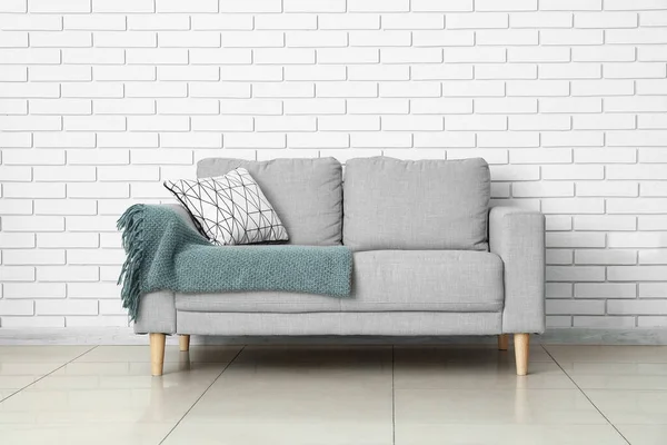 Modern Sofa Pillow Plaid Light Brick Wall Room — ストック写真