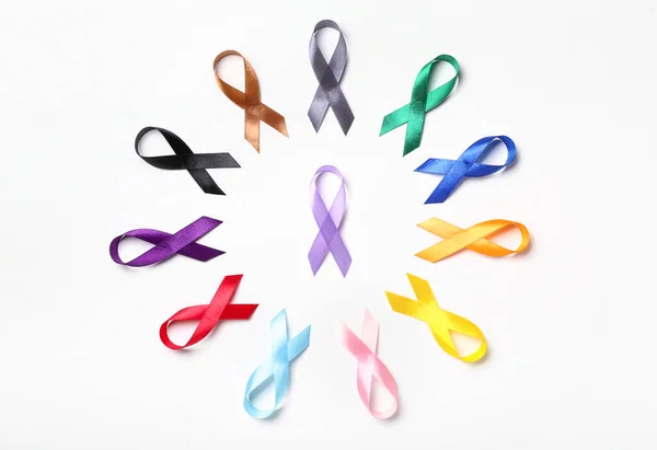 Diferentes Fitas Consciência Coloridas Fundo Branco Dia Mundial Cancro — Fotografia de Stock