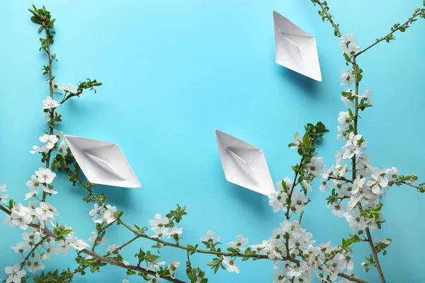 Beautiful Blooming Spring Branches Origami Boats Blue Background — Stock Photo, Image
