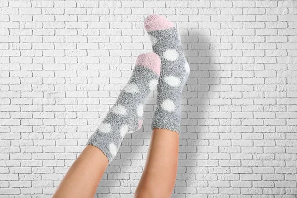 Legs Young Woman Warm Socks Light Brick Background — Stock Photo, Image