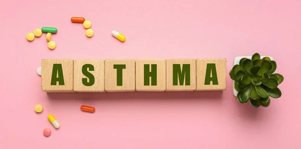 Word Asthma Made Cubes Many Pills Pink Background — Stock Photo, Image