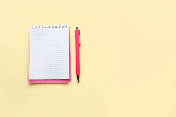 Notebook Pen Light Yellow Background — Stock Photo, Image