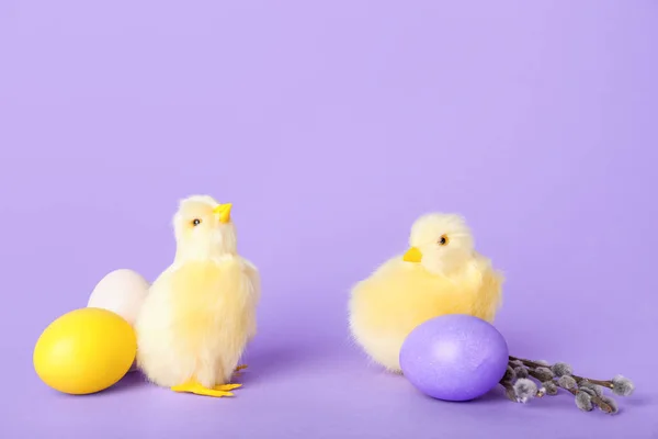 Cute Chickens Pussy Willow Branches Easter Eggs Lilac Background — Stock Photo, Image