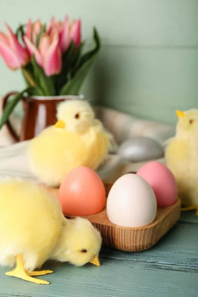 Cute Chickens Tulips Easter Eggs Table — Stock Photo, Image