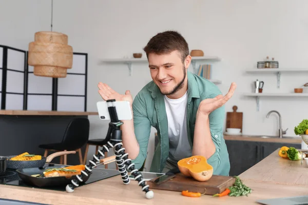 Young Man Watching Cooking Video Tutorial Kitchen — Stock Photo, Image