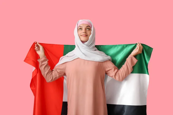 Ung Kvinna Traditionella Kläder Och Med Den Nationella Flaggan Förenade — Stockfoto