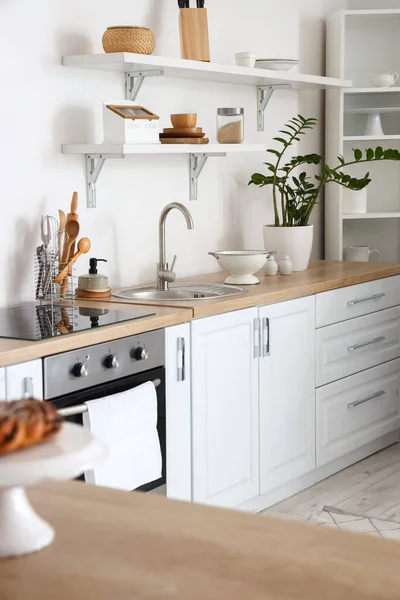 Counters Different Utensils White Wall Kitchen — Stock Photo, Image