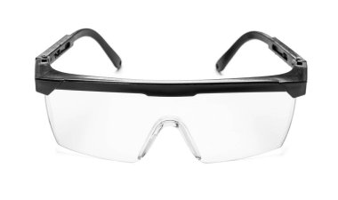 Beyaz arkaplanda güvenlik gözlükleri