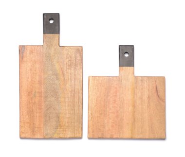 Beyaz arkaplanda yeni kesme tahtaları