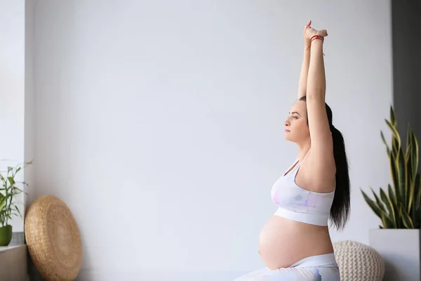 Sportive Pregnant Woman Exercising Gym — Photo