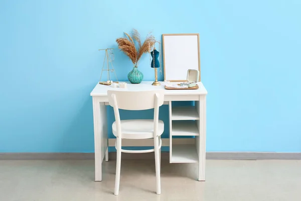 Table Jewellery Chair Color Wall Room — стоковое фото