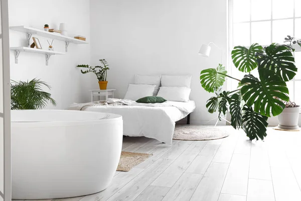 Stylish Interior Bedroom Bathtub — Stock Photo, Image