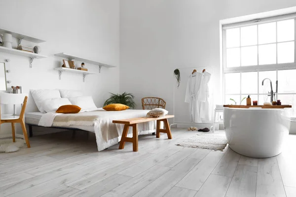 Elegante Interior Dormitorio Con Bañera — Foto de Stock