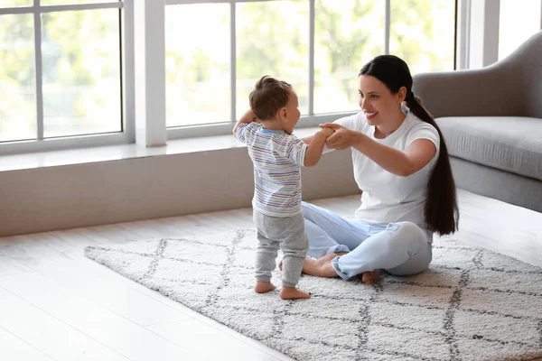 Little Baby Boy Learning Walk His Mother Help Home — Stock Photo, Image
