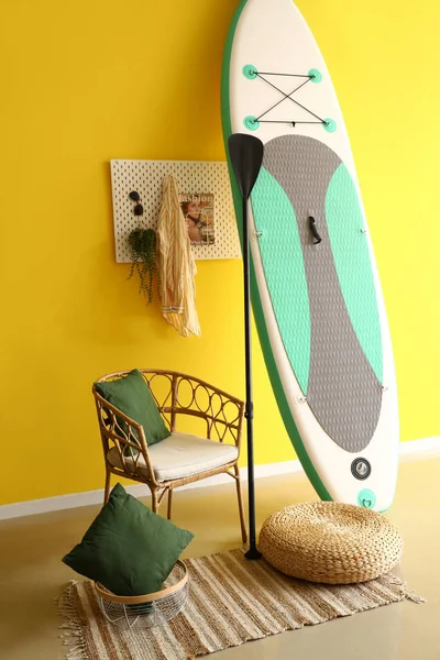 Comfortable Chair Paddle Board Sup Surfing Yellow Wall Room Interior — Stock Photo, Image