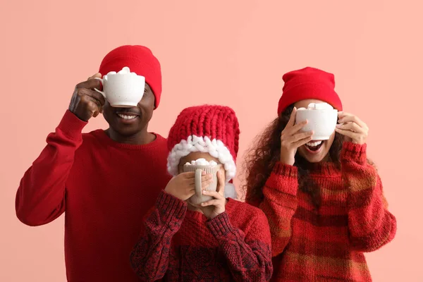African American Family Winter Clothes Tasty Hot Chocolate Color Background — Stock Photo, Image