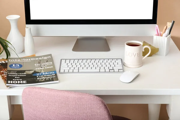 Modern Computer Magazines Cup Coffee Light Table Room — Stock Photo, Image