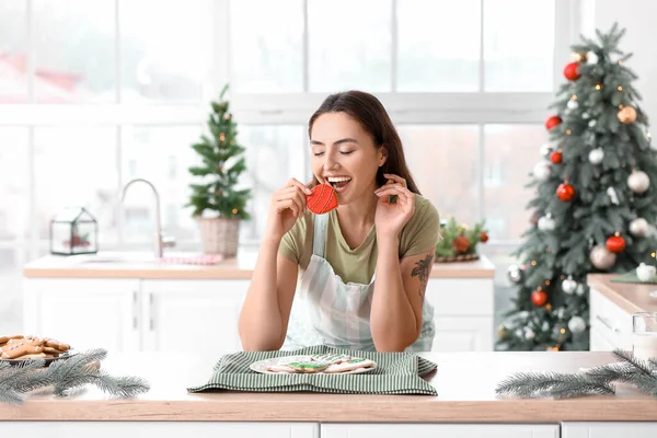 Beautiful Housewife Gingerbread Cookie Kitchen — Stock Photo, Image