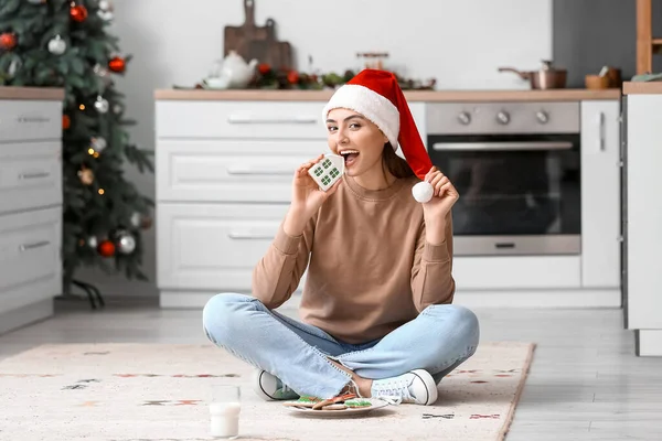 Happy Young Woman Santa Hat Eating Gingerbread Cookie Home — Stock Photo, Image