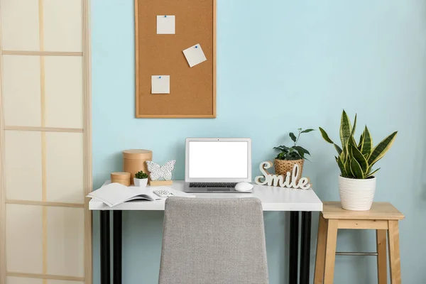 Workplace Modern Laptop Magazines Mobile Phone Color Wall — Stockfoto