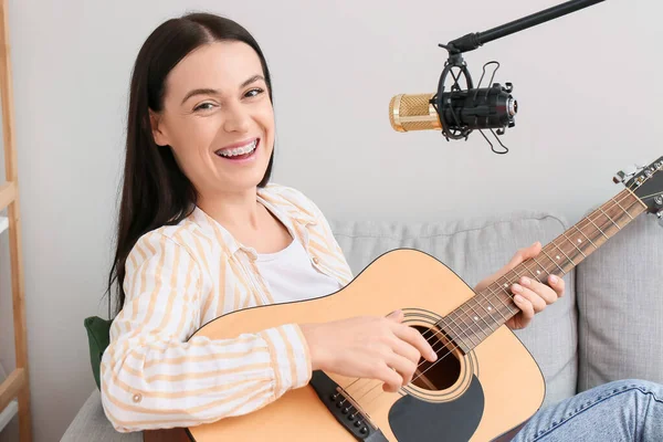 Beautiful Woman Professional Microphone Playing Guitar Home — Stock Photo, Image