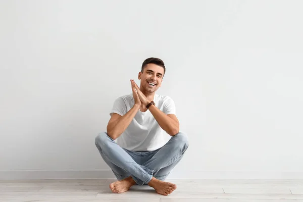 Young Barefooted Man Sitting Light Wall — Stock Photo, Image