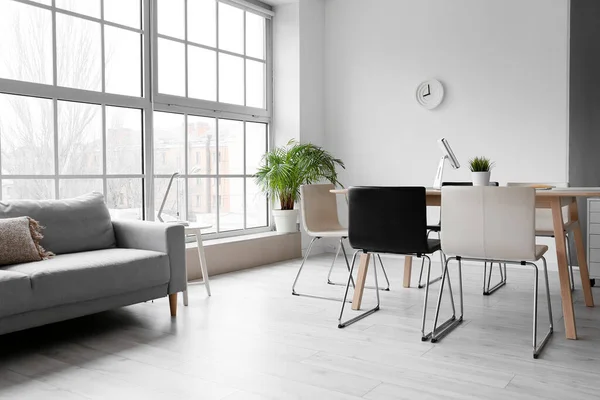 Interior Dari Ruang Konferensi Modern Dengan Sofa Meja Dan Kursi — Stok Foto