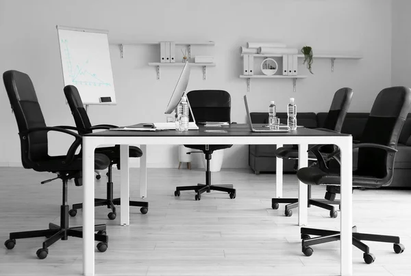 Big Table Modern Computers Bottles Water Conference Room Interior — 스톡 사진