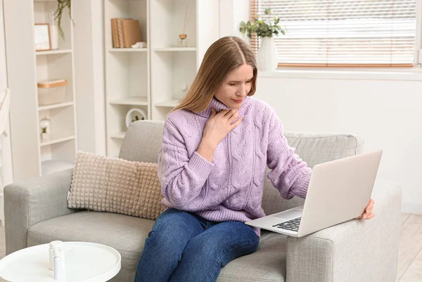 Beautiful Woman Suffering Sore Throat Video Chatting Doctor Home — Stock Photo, Image