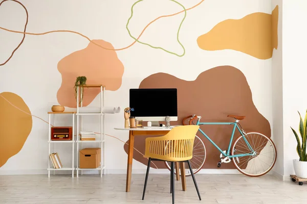 Interior Room Comfortable Workplace Shelf Unit Bicycle Color Wall — Foto de Stock