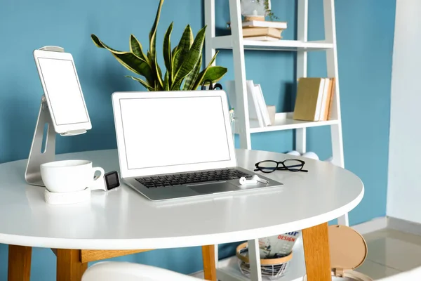 Modern Laptop Tablet Computer Cup Table Blue Wall — Zdjęcie stockowe