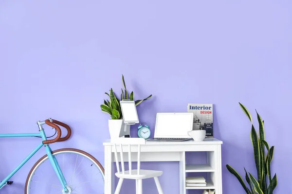 Workplace Laptop Tablet Computer Bicycle Color Wall — Stock Photo, Image