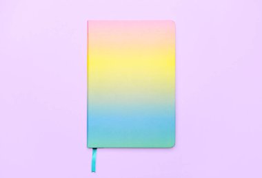 Leylak arkaplan üzerine parlak not defteri