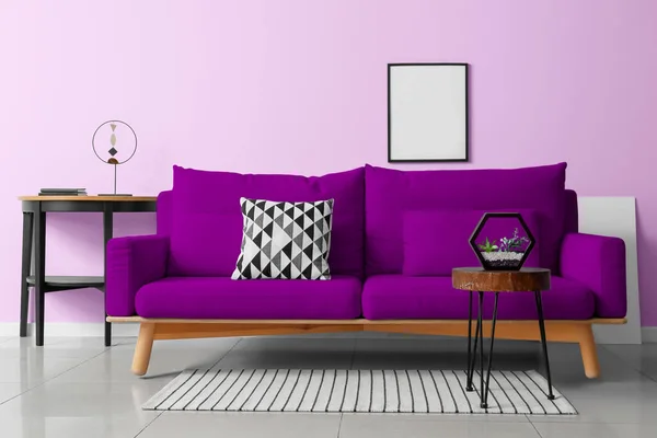 Interior Modern Living Room Bright Sofa Tables — ストック写真
