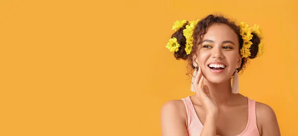 Happy Young African American Woman Flowers Her Hair Orange Background — Stok Foto