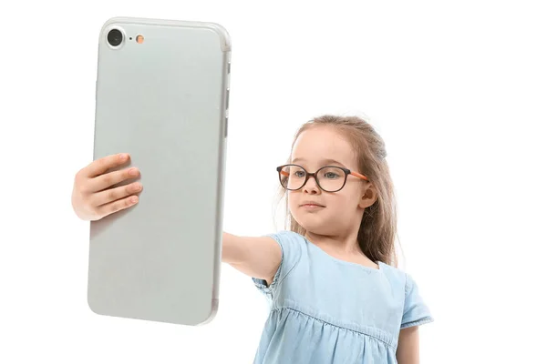 Nettes Kleines Mädchen Macht Selfie Isoliert Auf Weiß — Stockfoto