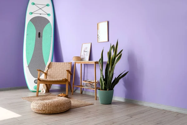 Comfortable Armchair Pouf Sup Surfing Board Color Wall Room Interior —  Fotos de Stock