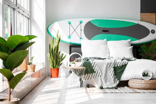 Interior Room Comfortable Bed Houseplants Board Sup Surfing — ストック写真