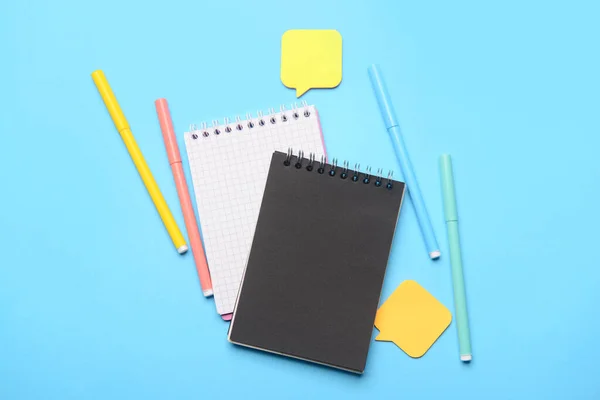 Notebooks Felt Tip Pens Sticky Note Papers Color Background — ストック写真