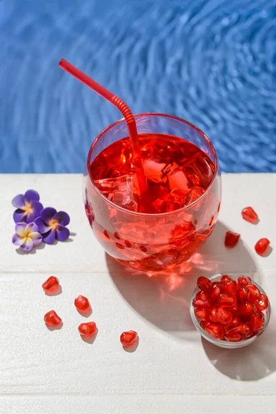 Glass Fresh Pomegranate Soda Flowers Swimming Pool Closeup — Stock Photo, Image