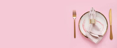 Metin için alanı olan pembe arkaplan üzerindeki tablo ayarları