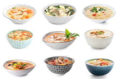 Beyaz arka planda kâselerde lezzetli çorbalar.