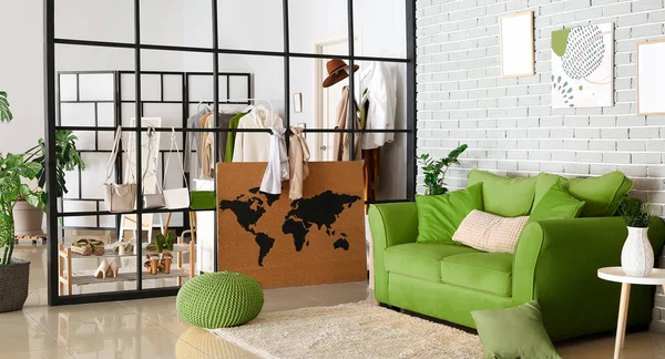 Interior Modern Studio Apartment Green Sofa Partition — Foto Stock